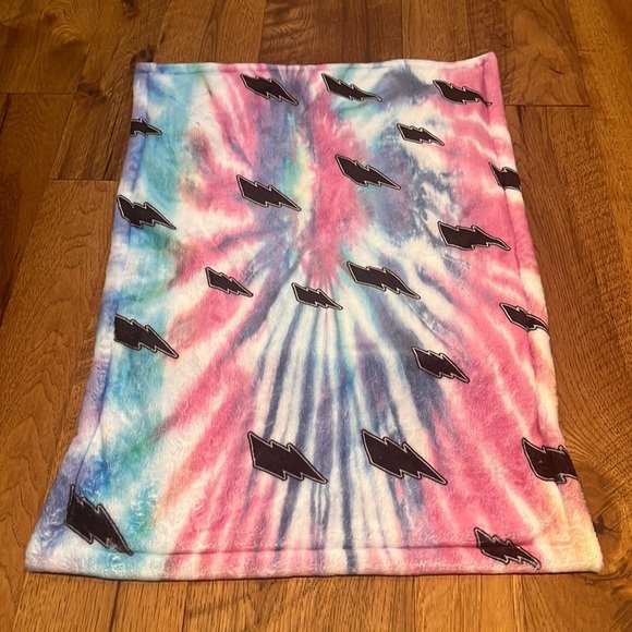 NWT Penelope Wildberry Tie Dye Bolt Fuzzy Sham